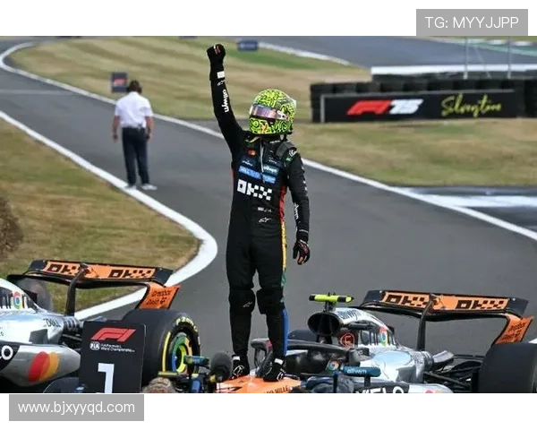 F1赛事激烈角逐 各队争夺冠军宝座揭示背后的技术与策略较量 F1赛事激烈角逐 各队争夺冠军宝座揭示背后的技术与策略较量